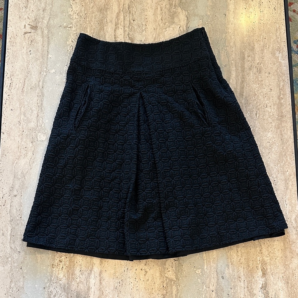 Lavia black eyelet skirt‎ pleated pockets Italy Italian size 42 us size 6 EUC